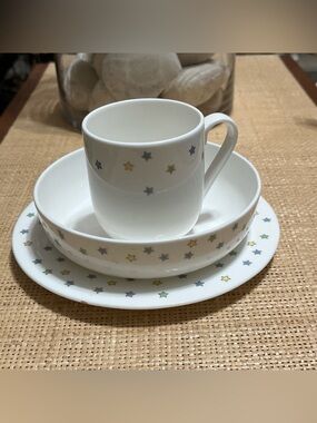 Vera Wang Wedgewood Baby Boy Ceramic Dinnerware Set with Multicolor Star Accents